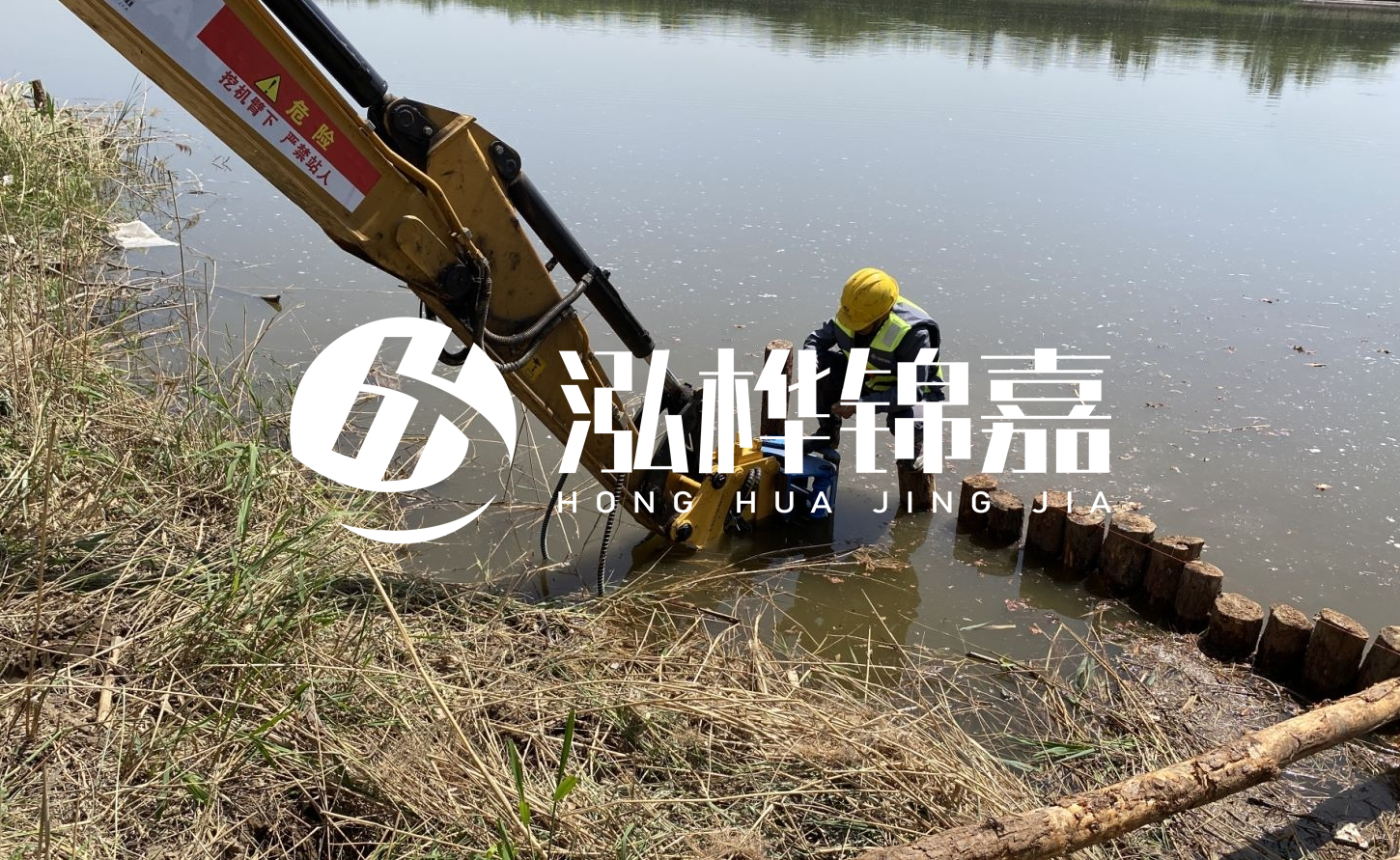 護(hù)坡樁選擇松木樁還是杉木？