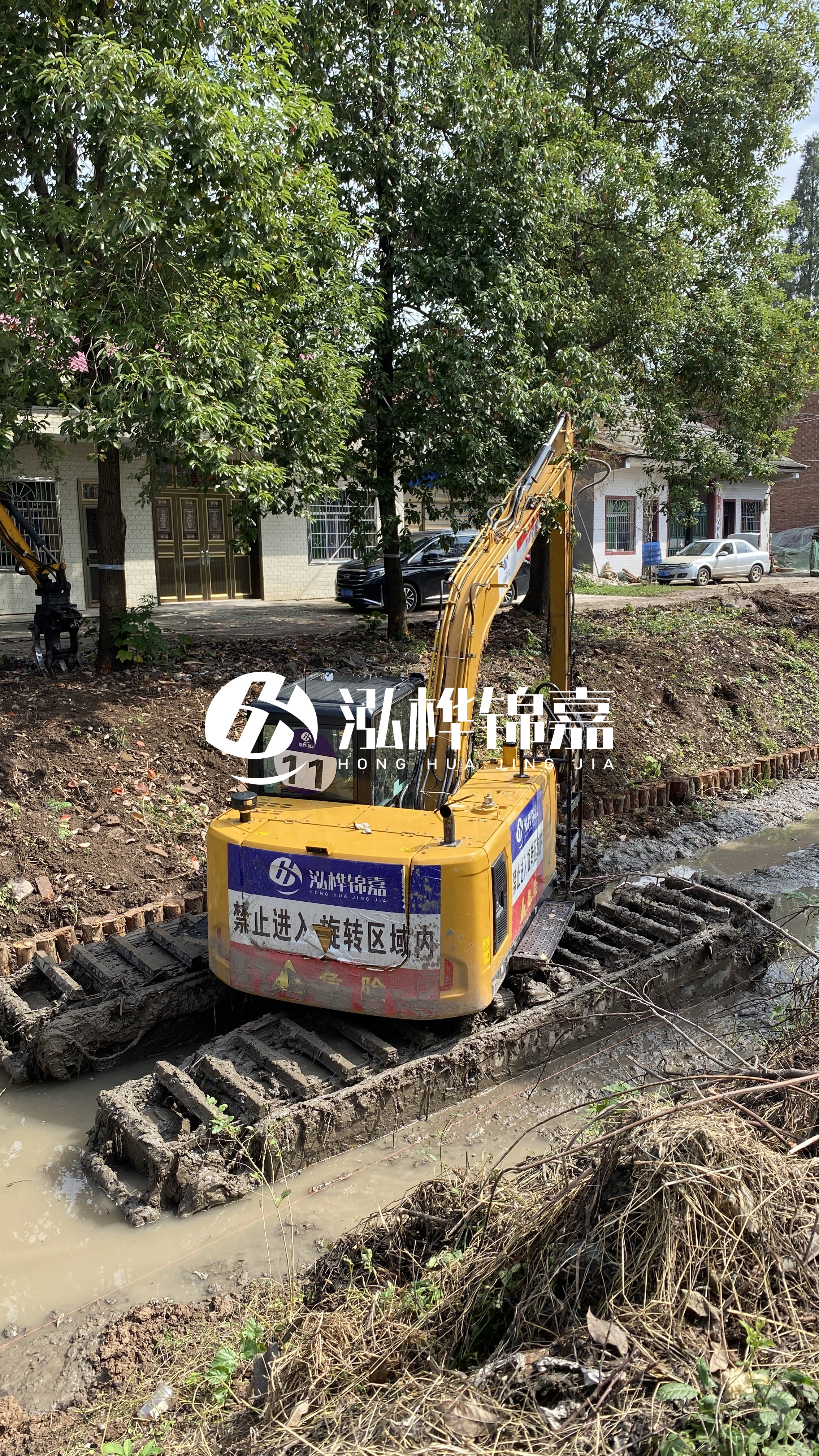 秦皇島挖機(jī)打木樁專業(yè)施工-工地上河堤基礎(chǔ)怎么打木樁？