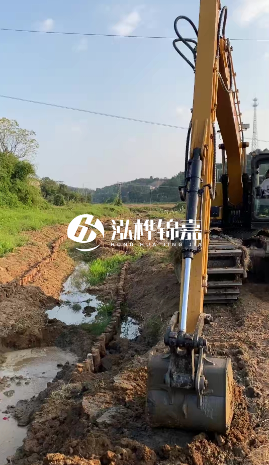 青島河道清淤專業(yè)施工-水挖機(jī)清淤適合哪些河道狀況？